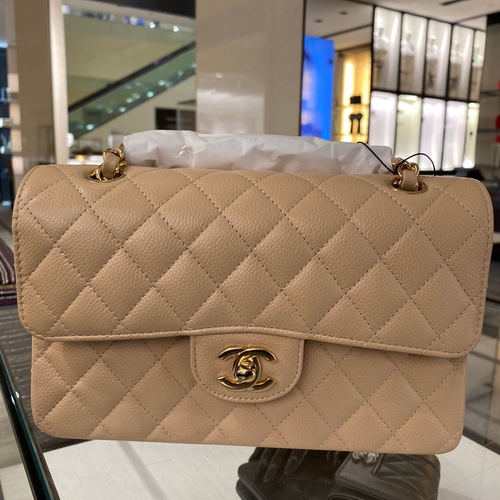 🔥SOLD🔥Small Chanel classic flab bag